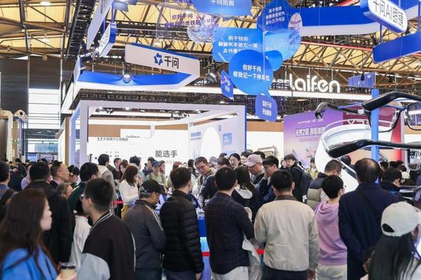 国产AI眼镜竞逐AWE 中国厂商出货量将占全球市场的45%