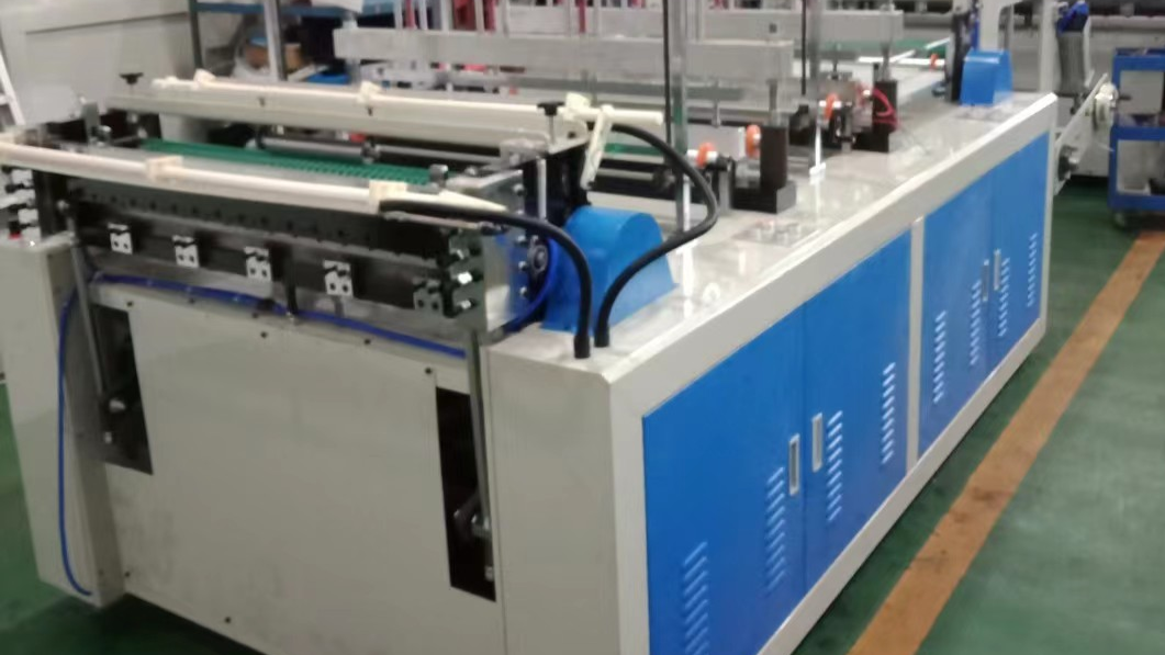 GFQ-B冷切无接力制袋机（宽焊线）