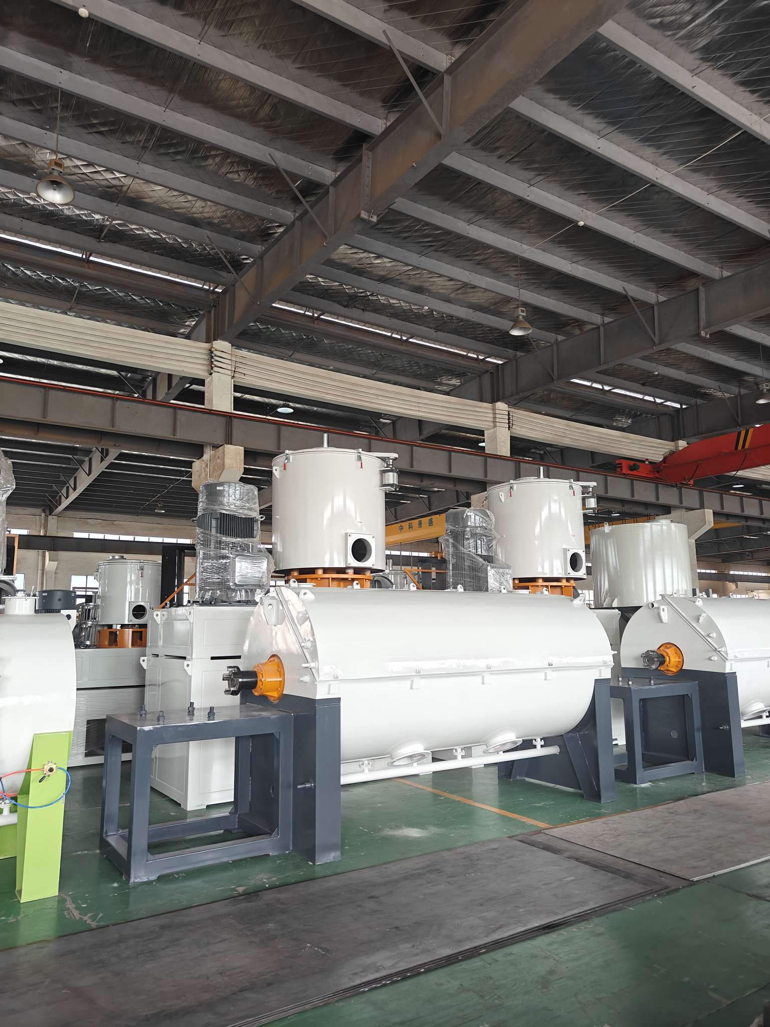 SRL-Z  立式混合机组 
SRL-W 卧式混合机组
热混
冷混
高速混合机
塑料混合机
PVC混