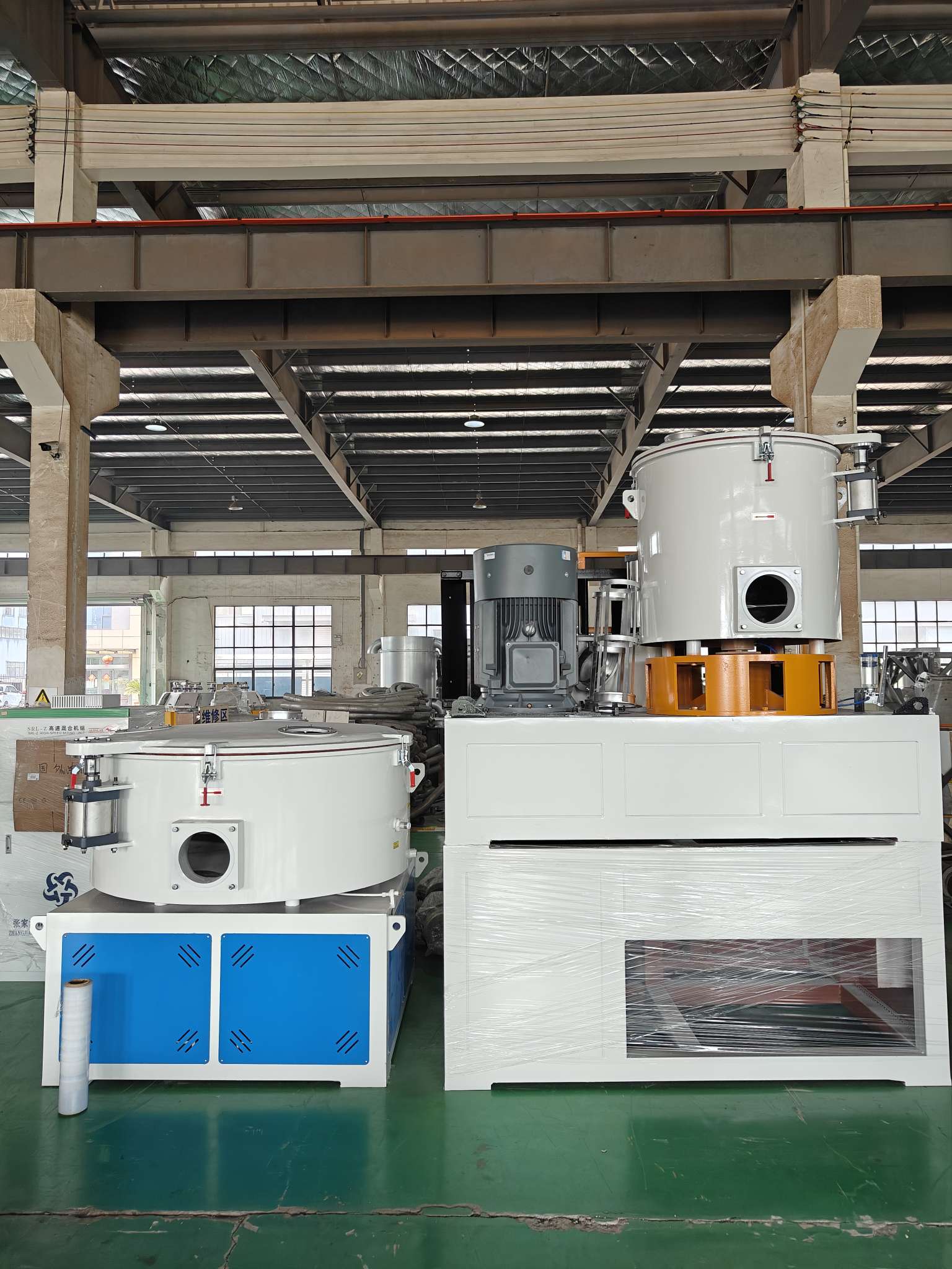 SRL-Z  立式混合机组 
SRL-W 卧式混合机组
热混
冷混
高速混合机
塑料混合机
PVC混