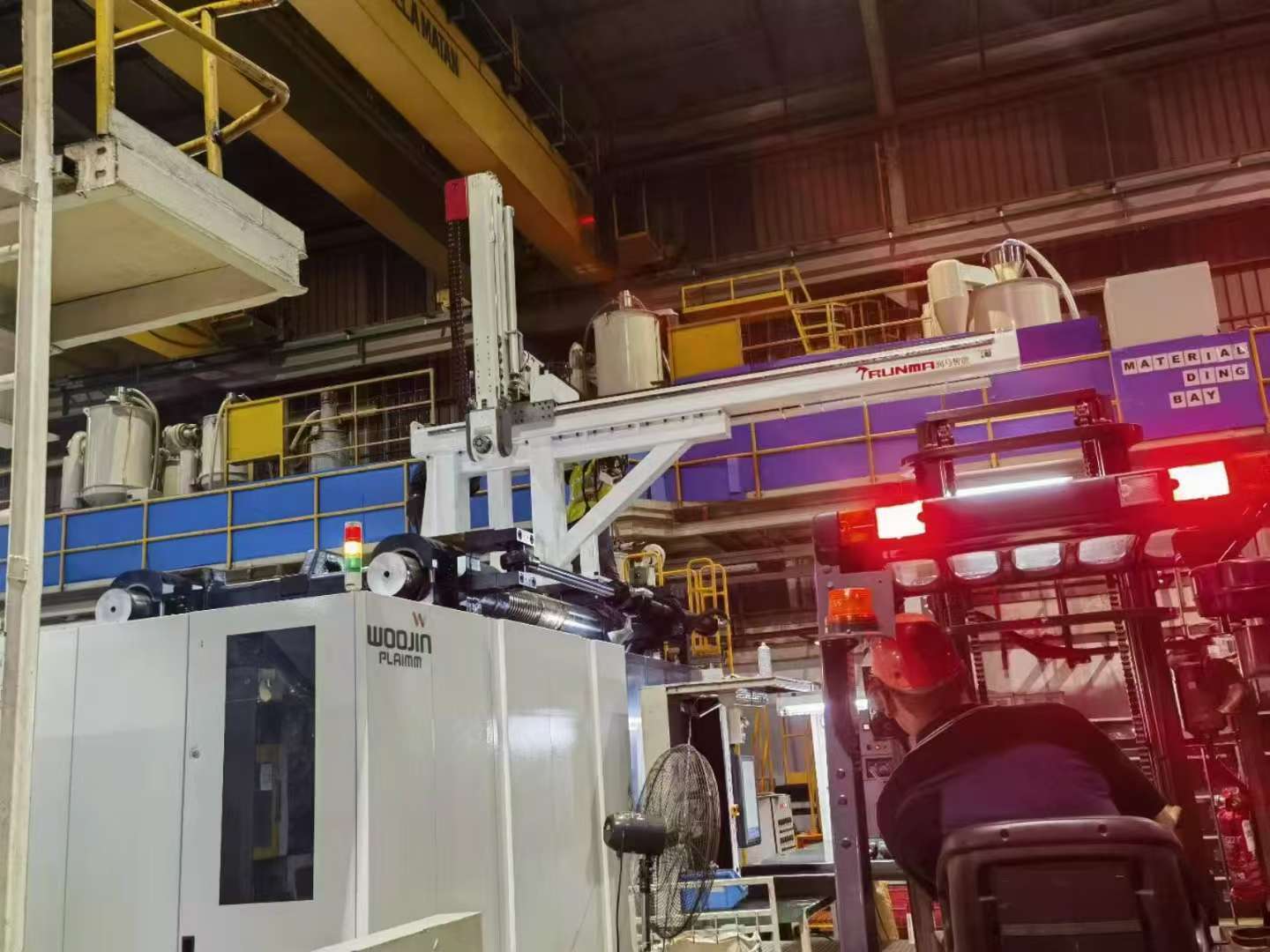 机器人，机械手，液压夹模器，