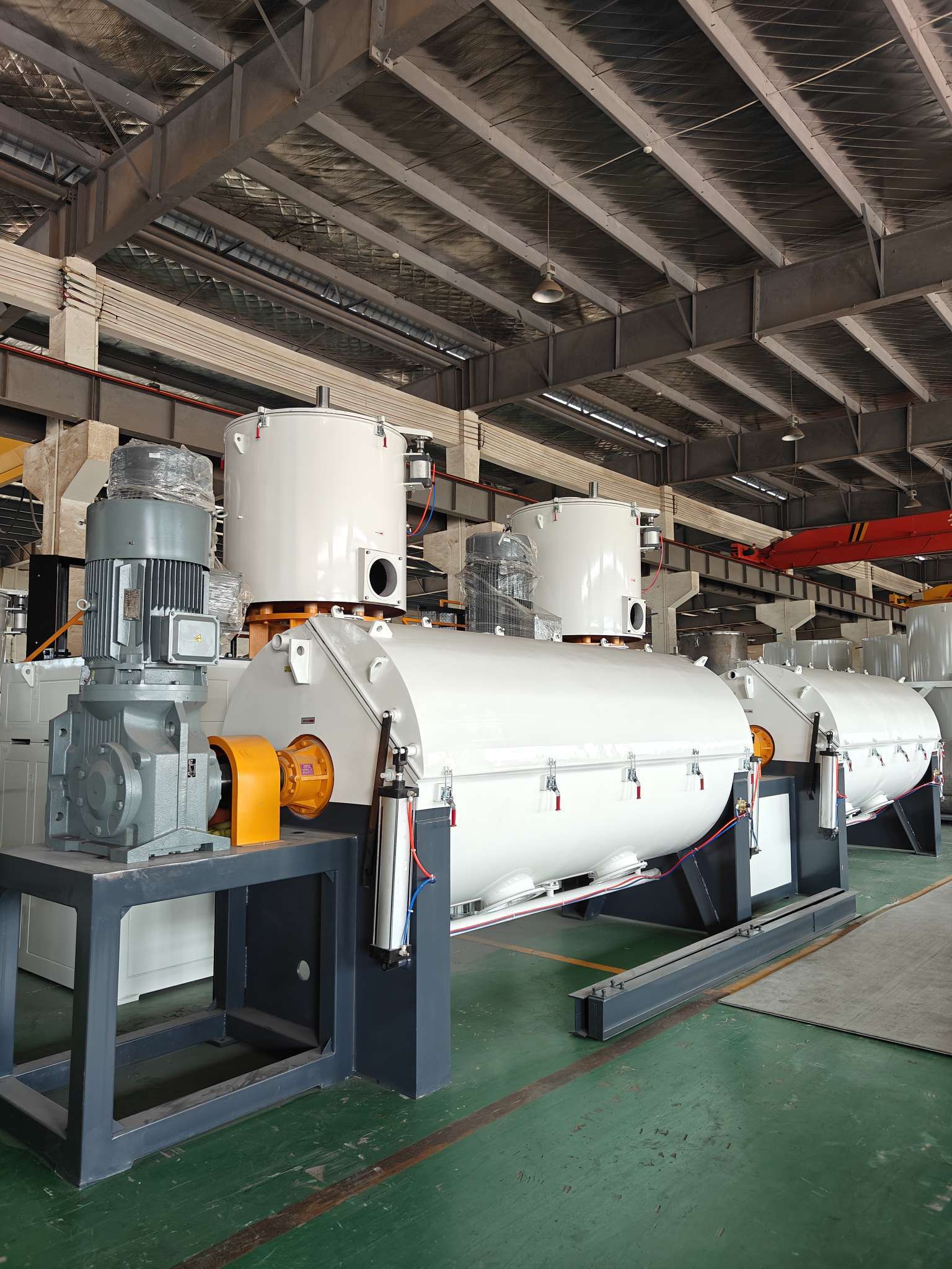 SRL-Z  立式混合机组 
SRL-W 卧式混合机组
热混
冷混
高速混合机
塑料混合机
PVC混