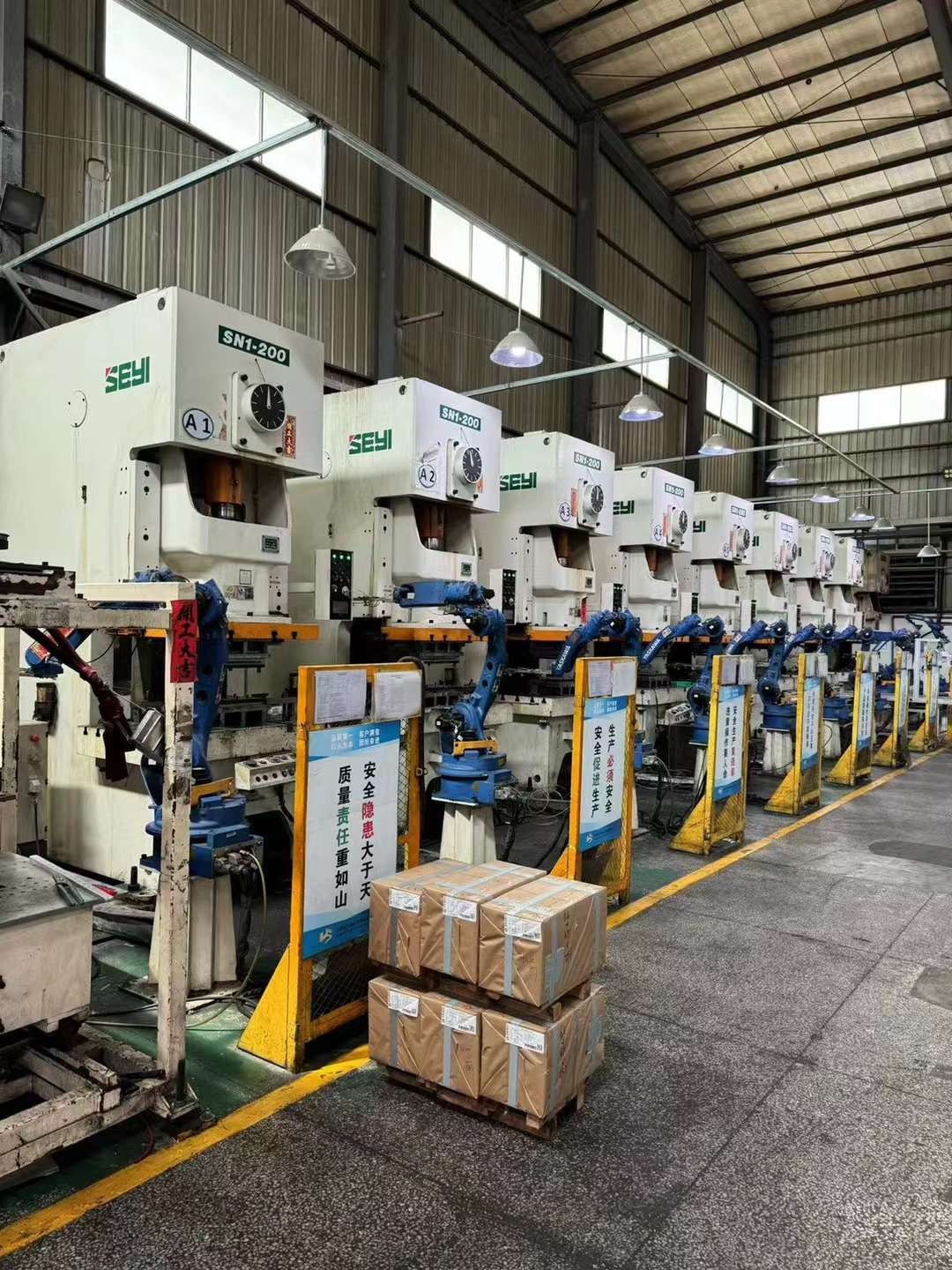 机器人，机械手，液压夹模器，